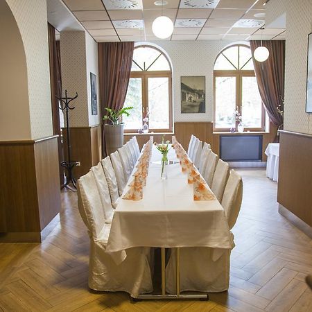 Hotel Eminent Zlaté Moravce Buitenkant foto