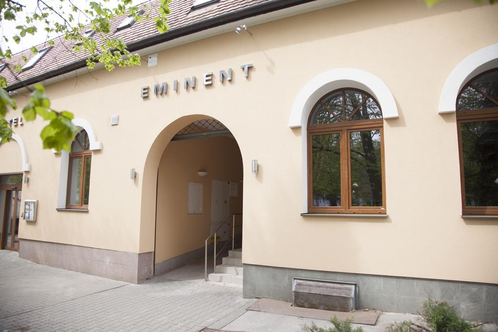 Hotel Eminent Zlaté Moravce Buitenkant foto