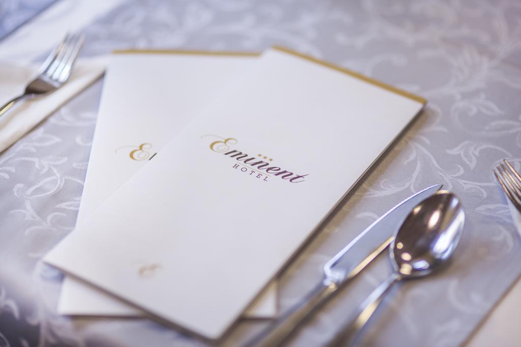 Hotel Eminent Zlaté Moravce Buitenkant foto