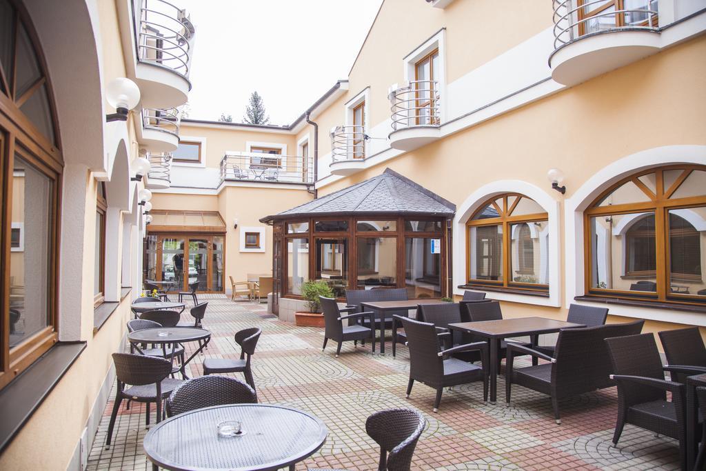 Hotel Eminent Zlaté Moravce Buitenkant foto