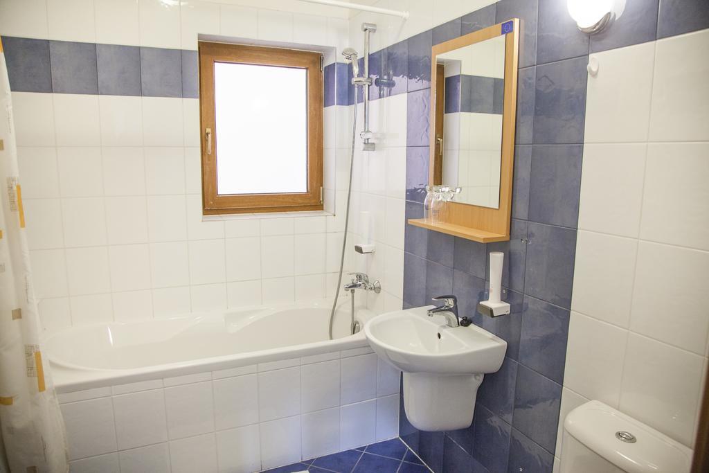 Hotel Eminent Zlaté Moravce Buitenkant foto
