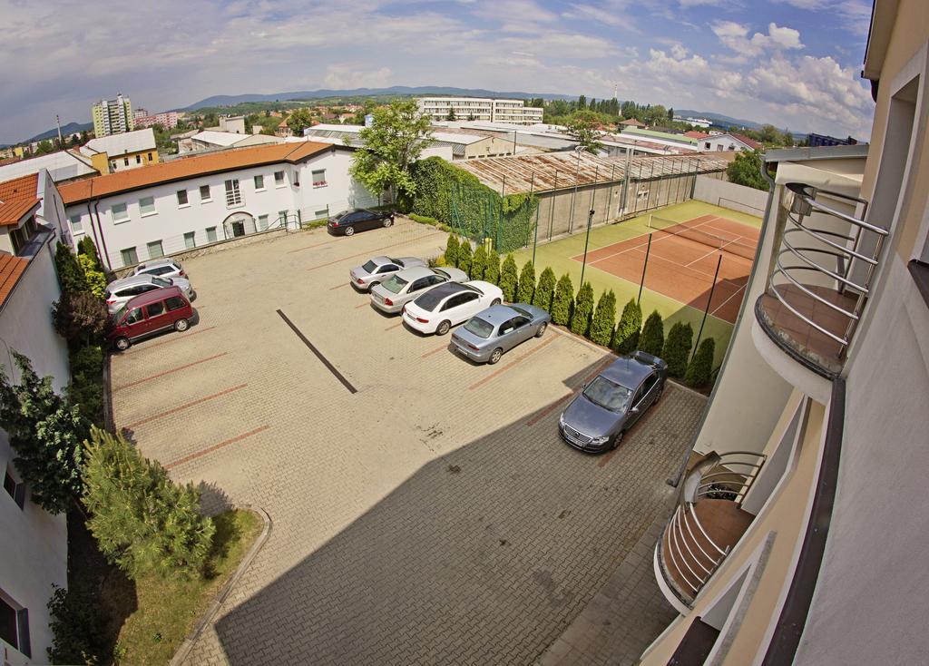 Hotel Eminent Zlaté Moravce Buitenkant foto